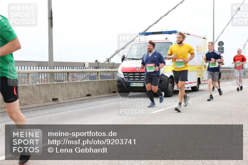 03.10.2025 - Köhlbrandbrückenlauf Lena Gebhardt http://msf.ph/oto/9203741 03.10.2025 15:54:08 Position 2 8119, 8107, 4249 meine-sportfotos.de