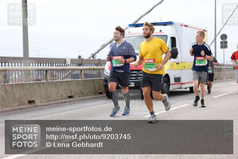 03.10.2025 - Köhlbrandbrückenlauf Lena Gebhardt http://msf.ph/oto/9203745 03.10.2025 15:54:08 Position 2 91, 8107, 8119, 49, 7960 meine-sportfotos.de