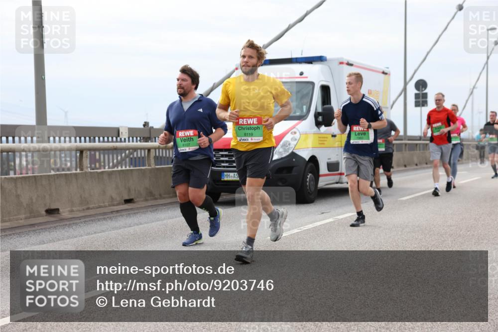 03.10.2025 - Köhlbrandbrückenlauf Lena Gebhardt http://msf.ph/oto/9203746 03.10.2025 15:54:09 Position 2 8107, 8119 meine-sportfotos.de