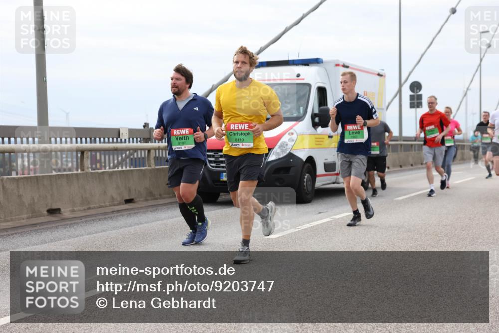 03.10.2025 - Köhlbrandbrückenlauf Lena Gebhardt http://msf.ph/oto/9203747 03.10.2025 15:54:09 Position 2 8107, 8119 meine-sportfotos.de