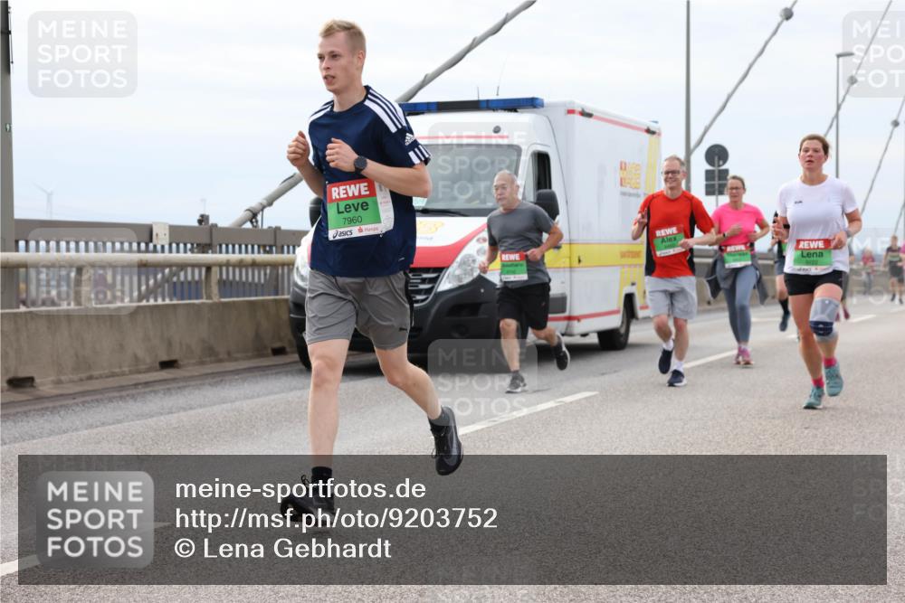 03.10.2025 - Köhlbrandbrückenlauf Lena Gebhardt http://msf.ph/oto/9203752 03.10.2025 15:54:10 Position 2 91, 7960 meine-sportfotos.de