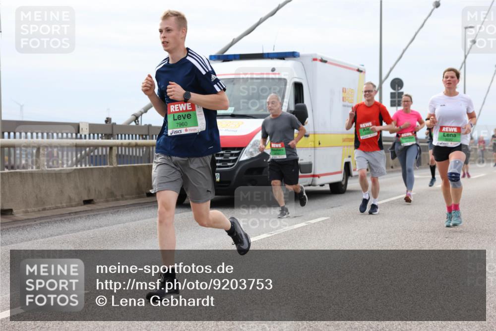 03.10.2025 - Köhlbrandbrückenlauf Lena Gebhardt http://msf.ph/oto/9203753 03.10.2025 15:54:10 Position 2 7960, 9222 meine-sportfotos.de