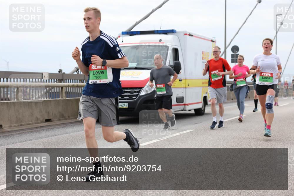 03.10.2025 - Köhlbrandbrückenlauf Lena Gebhardt http://msf.ph/oto/9203754 03.10.2025 15:54:10 Position 2 7960, 3, 4249, 9222 meine-sportfotos.de