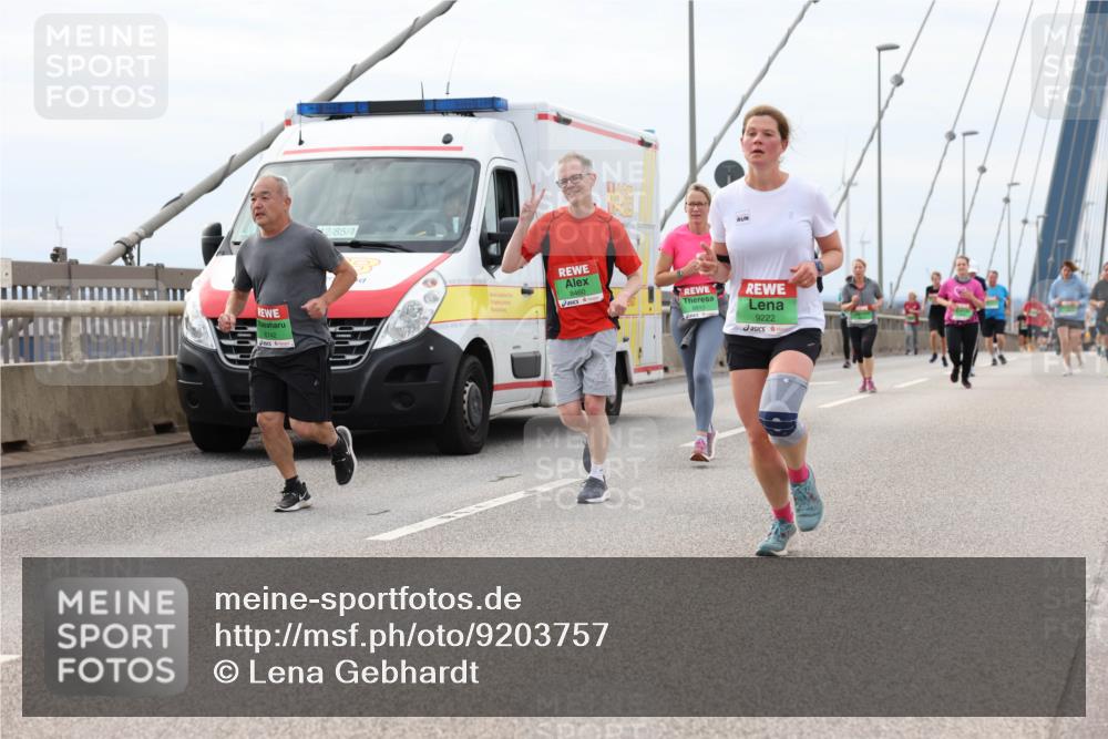 03.10.2025 - Köhlbrandbrückenlauf Lena Gebhardt http://msf.ph/oto/9203757 03.10.2025 15:54:11 Position 2 2, 85, 8460, 9222 meine-sportfotos.de
