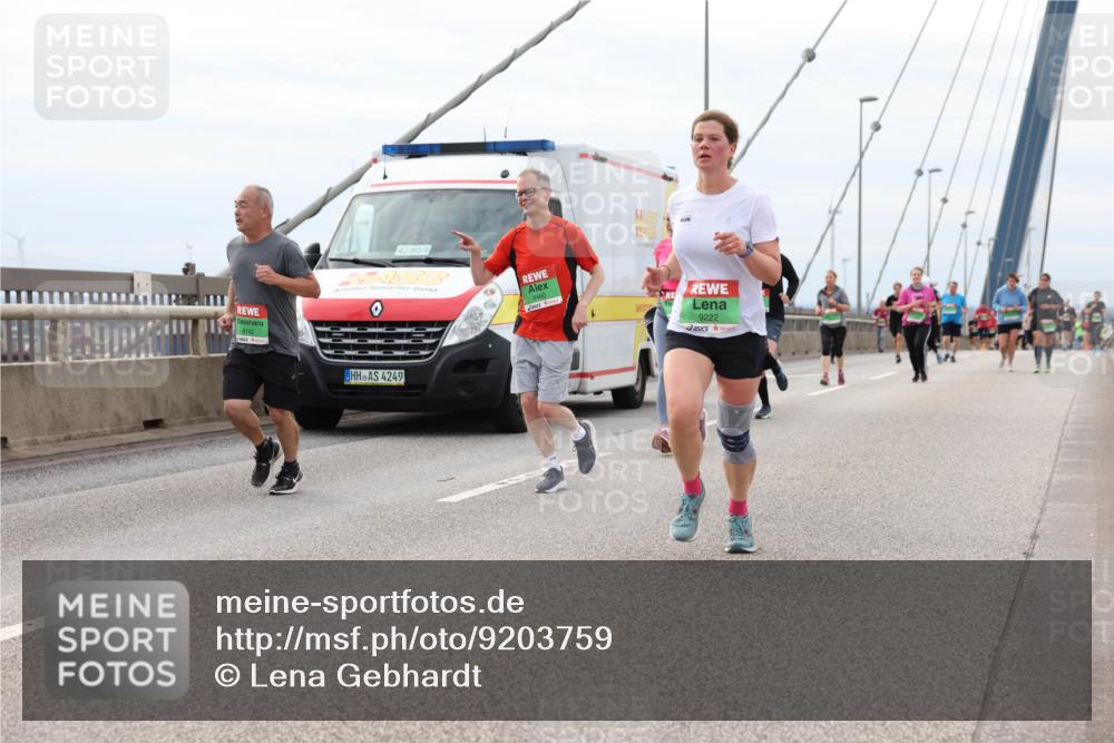 03.10.2025 - Köhlbrandbrückenlauf Lena Gebhardt http://msf.ph/oto/9203759 03.10.2025 15:54:11 Position 2 42, 85, 4, 8742, 4249, 8460, 9222 meine-sportfotos.de