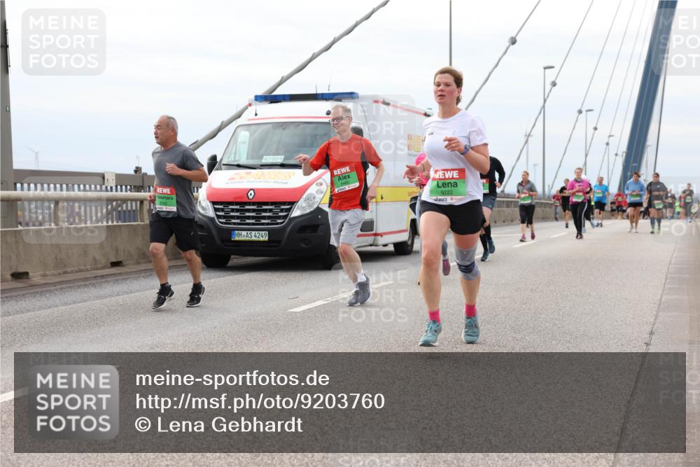 03.10.2025 - Köhlbrandbrückenlauf Lena Gebhardt http://msf.ph/oto/9203760 03.10.2025 15:54:11 Position 2 8742, 42, 85, 4249, 8460, 9222 meine-sportfotos.de