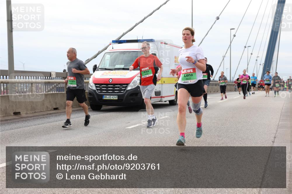 03.10.2025 - Köhlbrandbrückenlauf Lena Gebhardt http://msf.ph/oto/9203761 03.10.2025 15:54:11 Position 2 42, 85, 4, 4249, 8460, 9222 meine-sportfotos.de