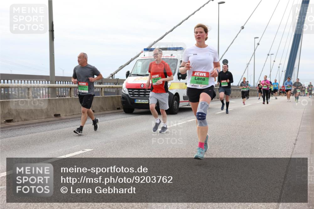 03.10.2025 - Köhlbrandbrückenlauf Lena Gebhardt http://msf.ph/oto/9203762 03.10.2025 15:54:12 Position 2 8742, 4249, 9222 meine-sportfotos.de