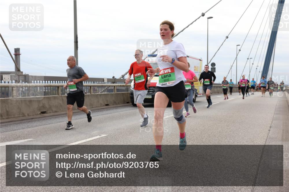 03.10.2025 - Köhlbrandbrückenlauf Lena Gebhardt http://msf.ph/oto/9203765 03.10.2025 15:54:12 Position 2 4249, 9222 meine-sportfotos.de