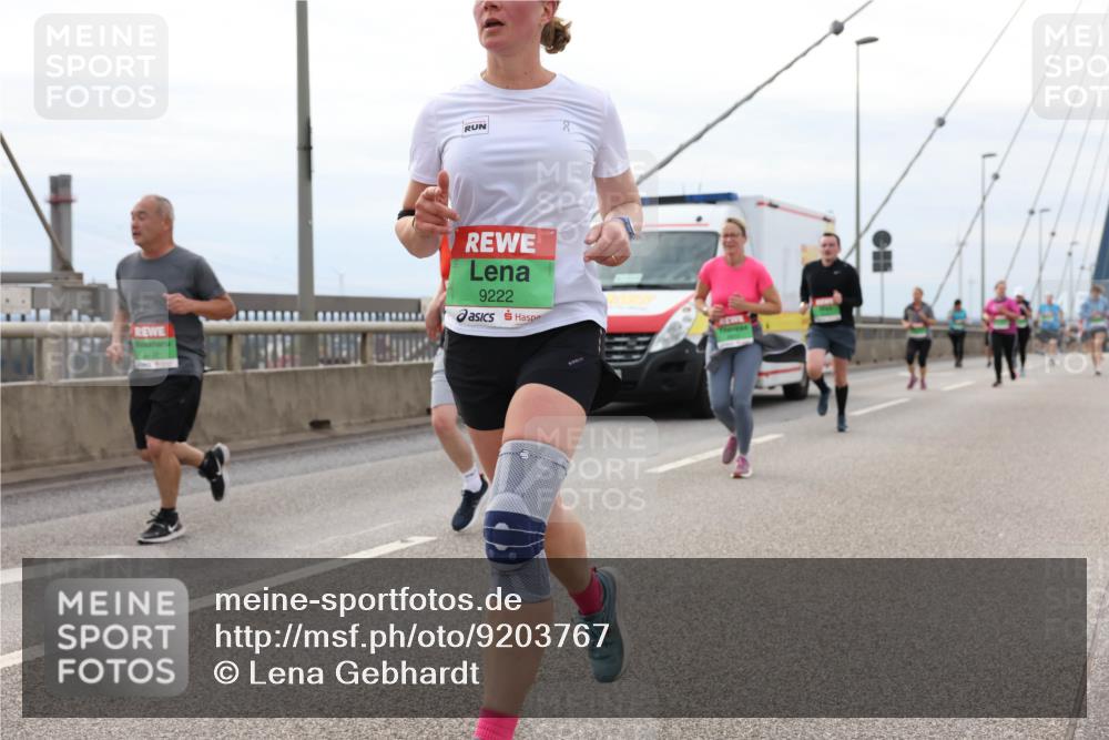 03.10.2025 - Köhlbrandbrückenlauf Lena Gebhardt http://msf.ph/oto/9203767 03.10.2025 15:54:12 Position 2 9222 meine-sportfotos.de