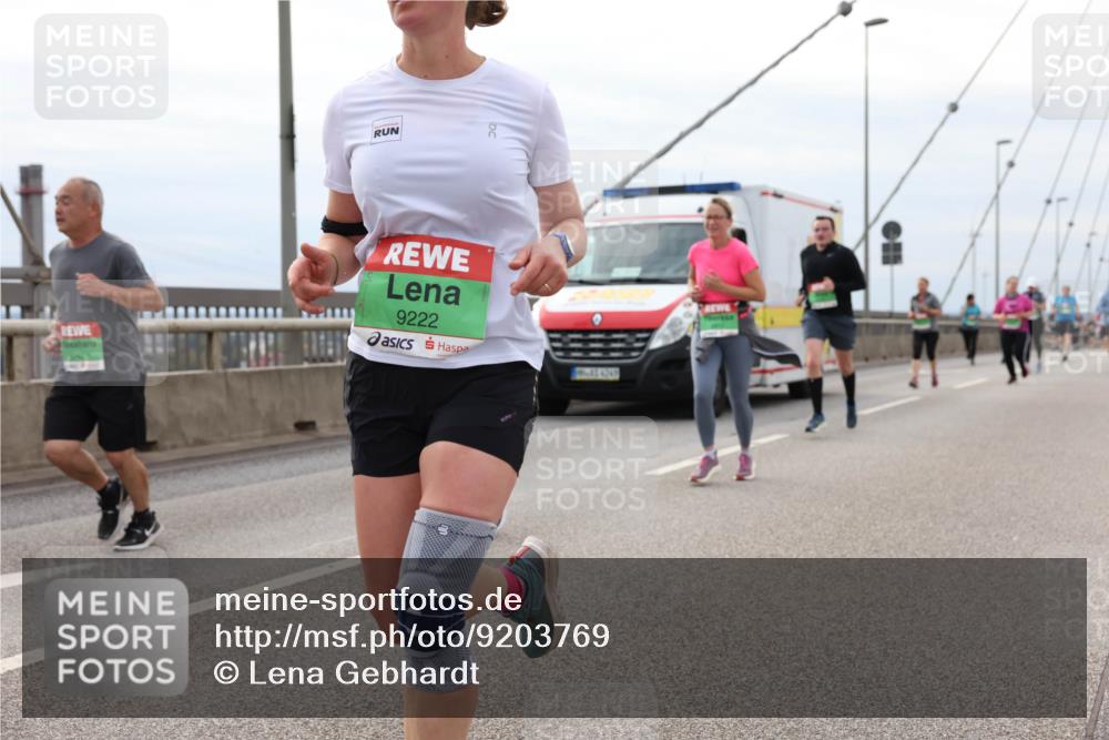 03.10.2025 - Köhlbrandbrückenlauf Lena Gebhardt http://msf.ph/oto/9203769 03.10.2025 15:54:13 Position 2 9222 meine-sportfotos.de