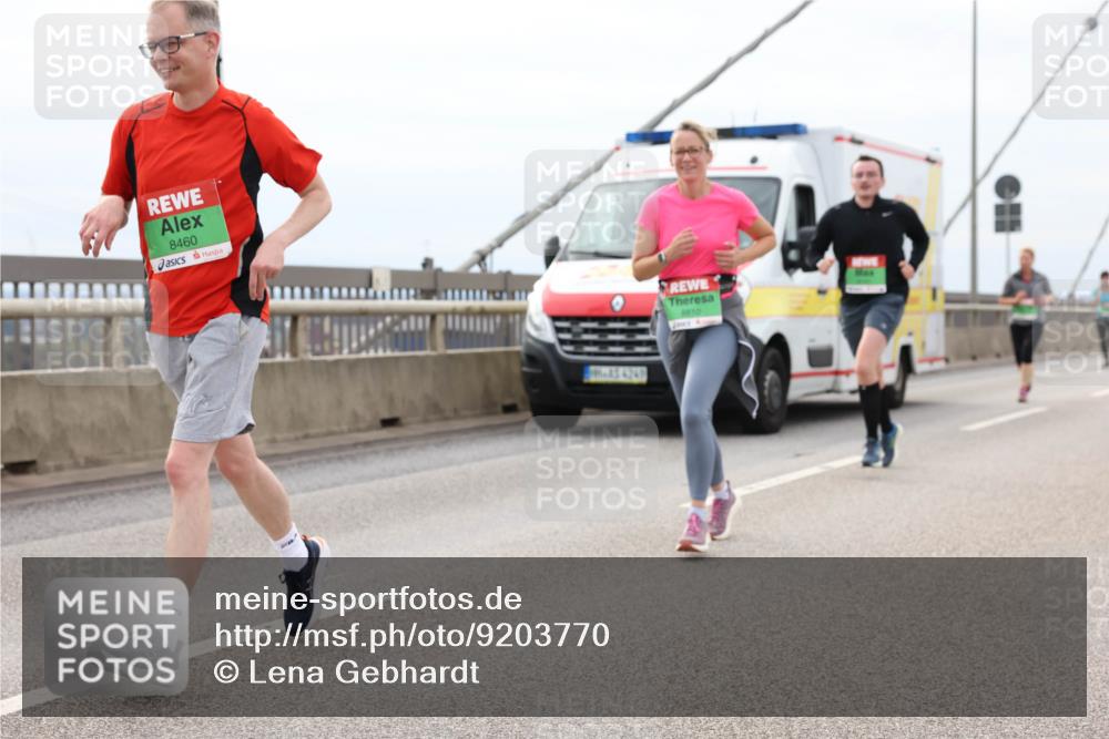 03.10.2025 - Köhlbrandbrückenlauf Lena Gebhardt http://msf.ph/oto/9203770 03.10.2025 15:54:13 Position 2 8460, 6810 meine-sportfotos.de