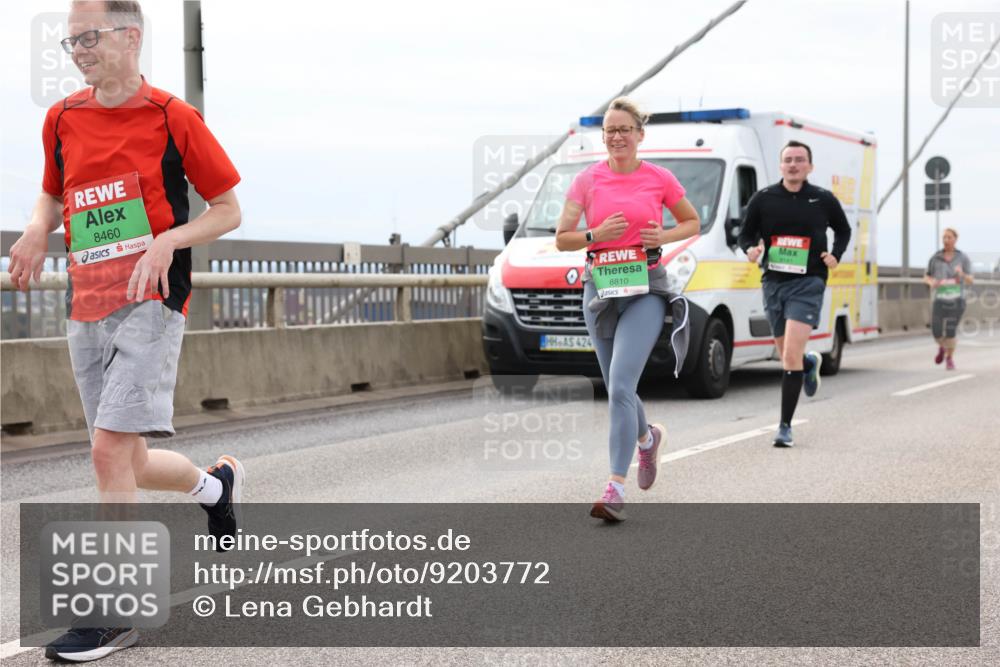 03.10.2025 - Köhlbrandbrückenlauf Lena Gebhardt http://msf.ph/oto/9203772 03.10.2025 15:54:13 Position 2 8460, 424, 8810 meine-sportfotos.de