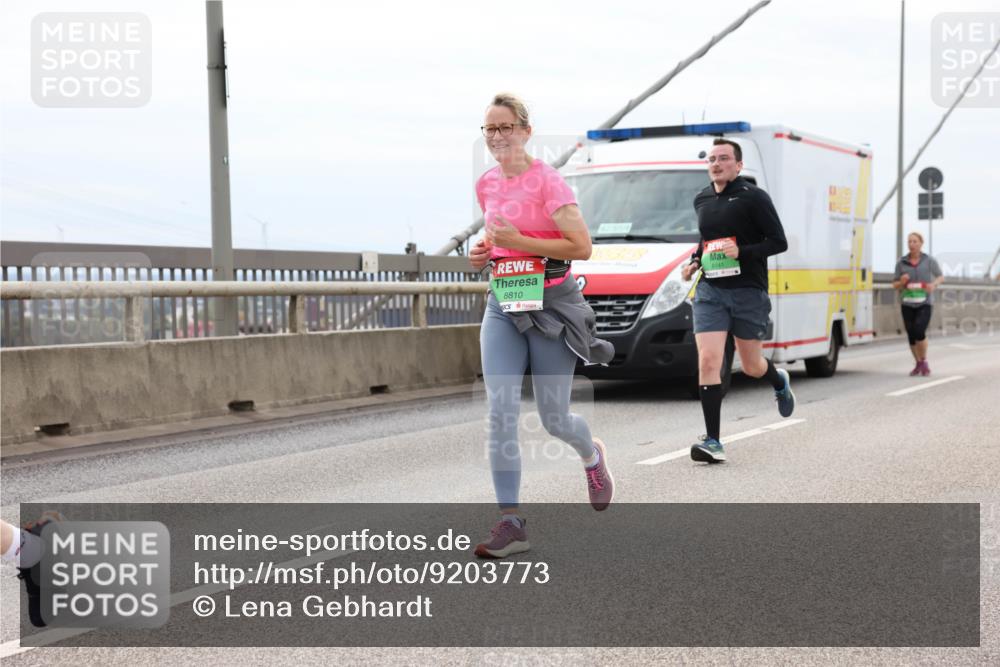 03.10.2025 - Köhlbrandbrückenlauf Lena Gebhardt http://msf.ph/oto/9203773 03.10.2025 15:54:13 Position 2 8810, 8141 meine-sportfotos.de