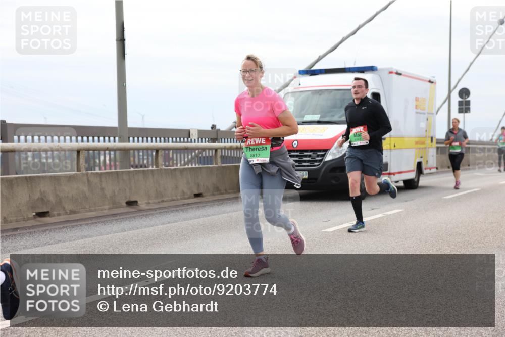 03.10.2025 - Köhlbrandbrückenlauf Lena Gebhardt http://msf.ph/oto/9203774 03.10.2025 15:54:13 Position 2 8810, 8141 meine-sportfotos.de