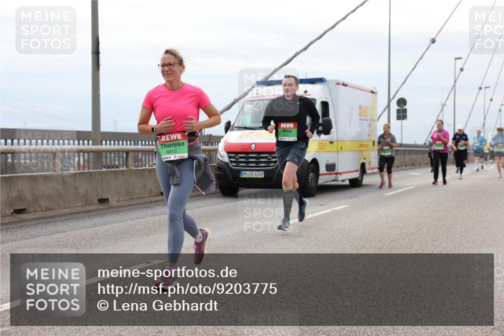 03.10.2025 - Köhlbrandbrückenlauf Lena Gebhardt http://msf.ph/oto/9203775 03.10.2025 15:54:14 Position 2 8810, 4249, 8141 meine-sportfotos.de