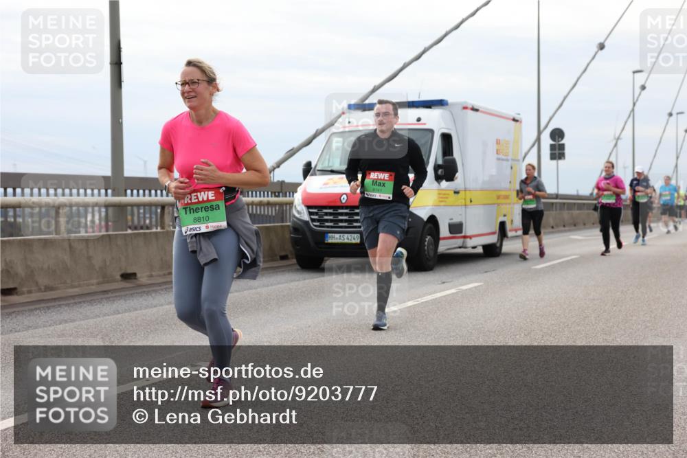 03.10.2025 - Köhlbrandbrückenlauf Lena Gebhardt http://msf.ph/oto/9203777 03.10.2025 15:54:14 Position 2 8810, 4249, 8141 meine-sportfotos.de