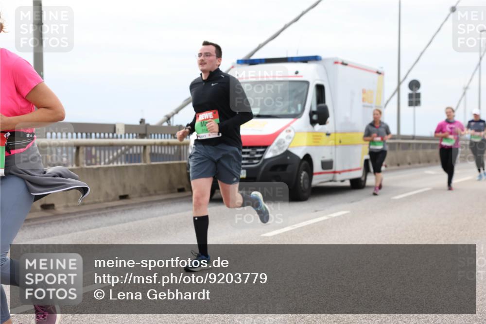03.10.2025 - Köhlbrandbrückenlauf Lena Gebhardt http://msf.ph/oto/9203779 03.10.2025 15:54:14 Position 2  meine-sportfotos.de
