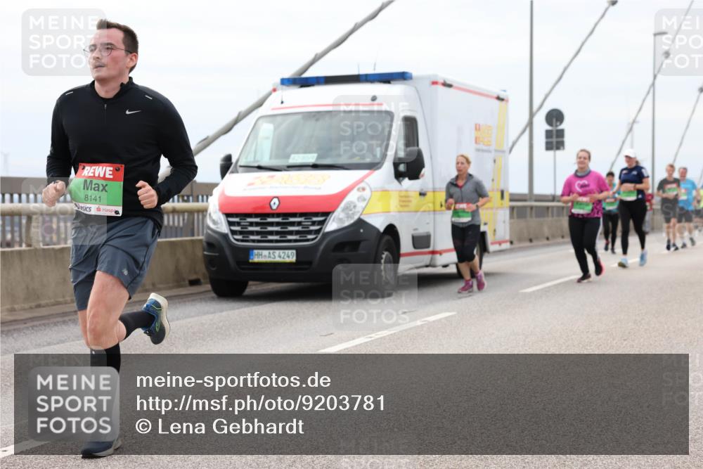 03.10.2025 - Köhlbrandbrückenlauf Lena Gebhardt http://msf.ph/oto/9203781 03.10.2025 15:54:15 Position 2 8141, 4249 meine-sportfotos.de