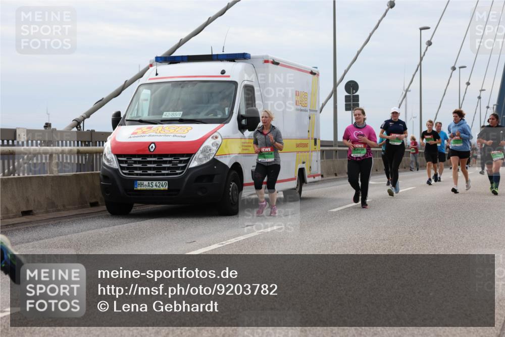 03.10.2025 - Köhlbrandbrückenlauf Lena Gebhardt http://msf.ph/oto/9203782 03.10.2025 15:54:15 Position 2 42, 85, 4, 4249 meine-sportfotos.de