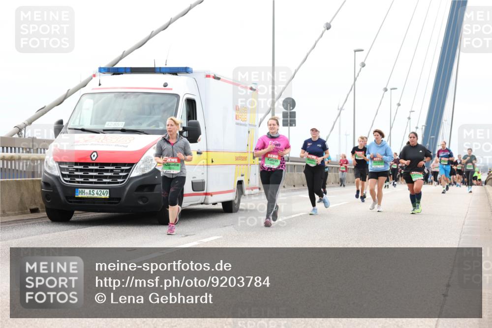 03.10.2025 - Köhlbrandbrückenlauf Lena Gebhardt http://msf.ph/oto/9203784 03.10.2025 15:54:16 Position 2 42, 85, 1, 4249 meine-sportfotos.de