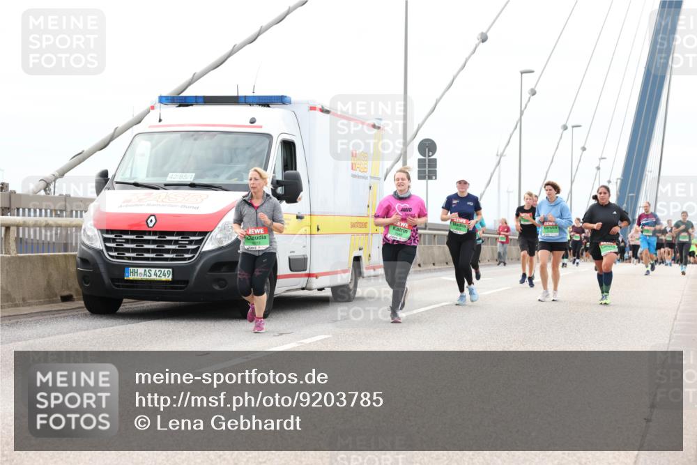 03.10.2025 - Köhlbrandbrückenlauf Lena Gebhardt http://msf.ph/oto/9203785 03.10.2025 15:54:16 Position 2 42, 85, 1, 4249 meine-sportfotos.de