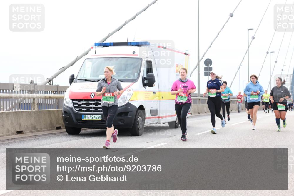 03.10.2025 - Köhlbrandbrückenlauf Lena Gebhardt http://msf.ph/oto/9203786 03.10.2025 15:54:16 Position 2 4249, 8013 meine-sportfotos.de