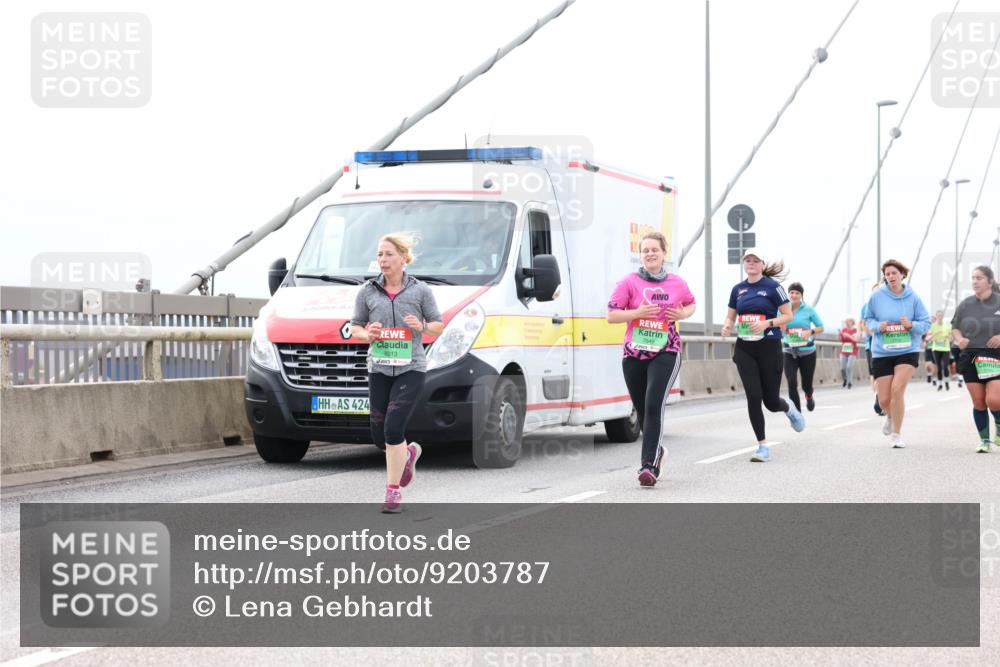 03.10.2025 - Köhlbrandbrückenlauf Lena Gebhardt http://msf.ph/oto/9203787 03.10.2025 15:54:16 Position 2 424, 8013, 7649 meine-sportfotos.de