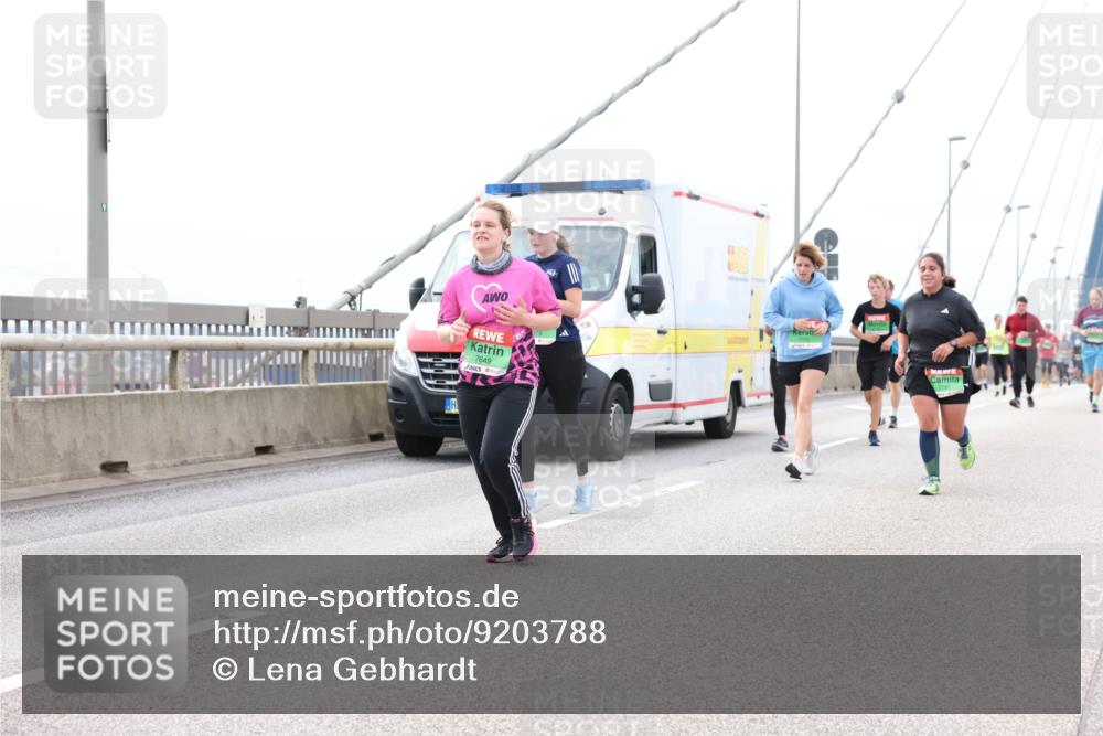 03.10.2025 - Köhlbrandbrückenlauf Lena Gebhardt http://msf.ph/oto/9203788 03.10.2025 15:54:18 Position 2 7649, 7785 meine-sportfotos.de