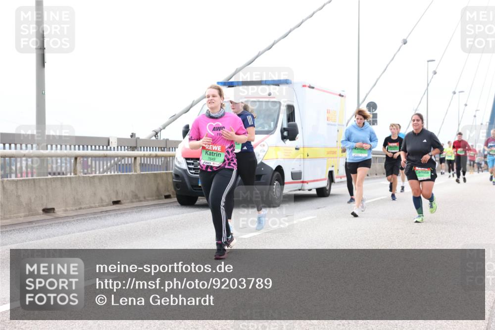 03.10.2025 - Köhlbrandbrückenlauf Lena Gebhardt http://msf.ph/oto/9203789 03.10.2025 15:54:18 Position 2 7649, 7785 meine-sportfotos.de