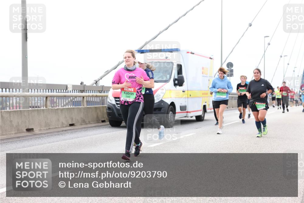 03.10.2025 - Köhlbrandbrückenlauf Lena Gebhardt http://msf.ph/oto/9203790 03.10.2025 15:54:18 Position 2 7649 meine-sportfotos.de