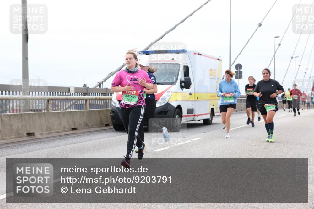 03.10.2025 - Köhlbrandbrückenlauf Lena Gebhardt http://msf.ph/oto/9203791 03.10.2025 15:54:18 Position 2 7649 meine-sportfotos.de
