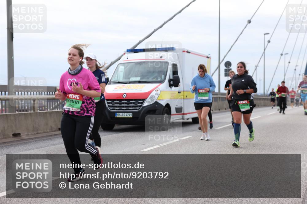 03.10.2025 - Köhlbrandbrückenlauf Lena Gebhardt http://msf.ph/oto/9203792 03.10.2025 15:54:19 Position 2 7649, 4249, 7785 meine-sportfotos.de