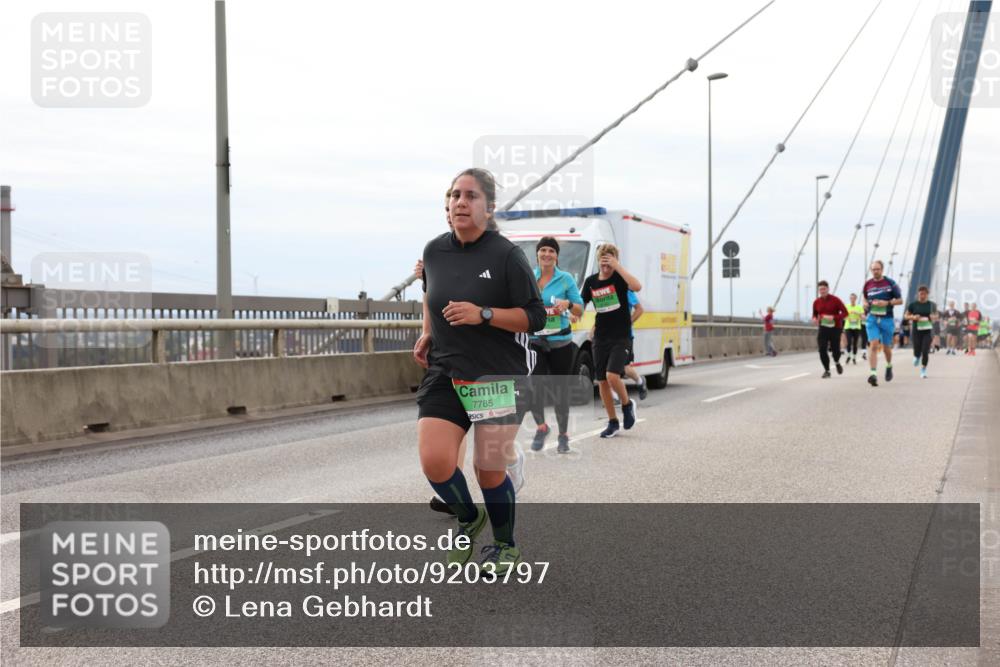 03.10.2025 - Köhlbrandbrückenlauf Lena Gebhardt http://msf.ph/oto/9203797 03.10.2025 15:54:21 Position 2 7785 meine-sportfotos.de