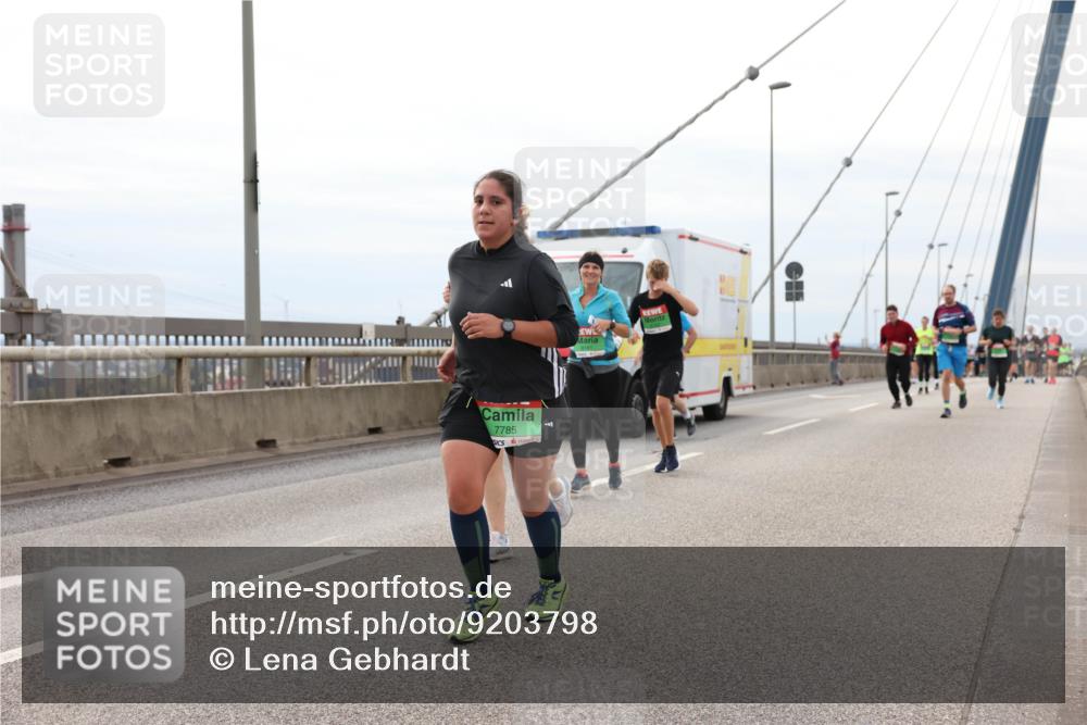 03.10.2025 - Köhlbrandbrückenlauf Lena Gebhardt http://msf.ph/oto/9203798 03.10.2025 15:54:21 Position 2 7785 meine-sportfotos.de