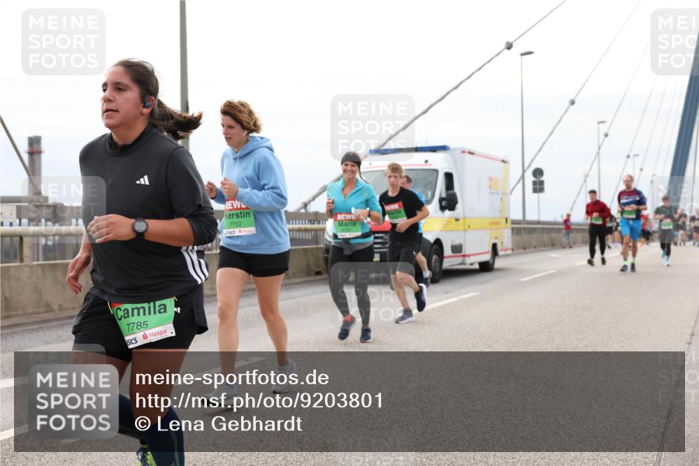 03.10.2025 - Köhlbrandbrückenlauf Lena Gebhardt http://msf.ph/oto/9203801 03.10.2025 15:54:21 Position 2 7785, 7712, 40 meine-sportfotos.de