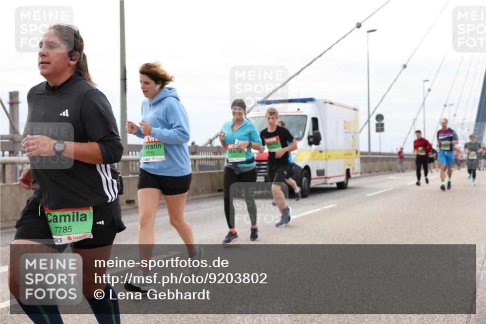 03.10.2025 - Köhlbrandbrückenlauf Lena Gebhardt http://msf.ph/oto/9203802 03.10.2025 15:54:21 Position 2 7785, 7712 meine-sportfotos.de