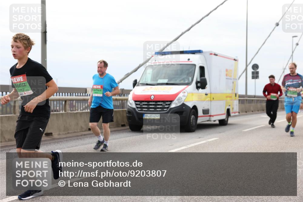 03.10.2025 - Köhlbrandbrückenlauf Lena Gebhardt http://msf.ph/oto/9203807 03.10.2025 15:54:23 Position 2 8162, 4249 meine-sportfotos.de