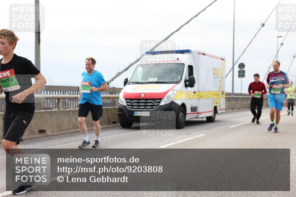 03.10.2025 - Köhlbrandbrückenlauf Lena Gebhardt http://msf.ph/oto/9203808 03.10.2025 15:54:23 Position 2 8162, 4249 meine-sportfotos.de