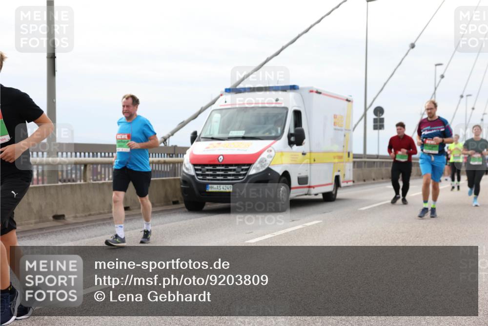 03.10.2025 - Köhlbrandbrückenlauf Lena Gebhardt http://msf.ph/oto/9203809 03.10.2025 15:54:23 Position 2 4249 meine-sportfotos.de