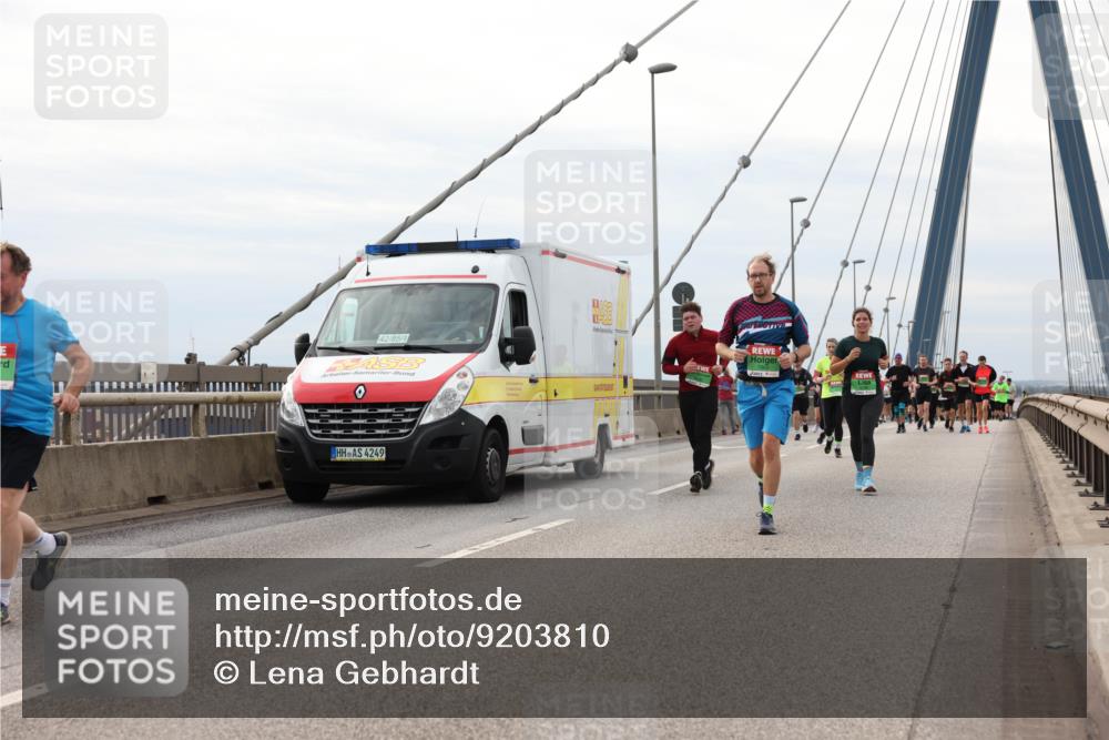 03.10.2025 - Köhlbrandbrückenlauf Lena Gebhardt http://msf.ph/oto/9203810 03.10.2025 15:54:23 Position 2 42, 85, 4, 4249 meine-sportfotos.de