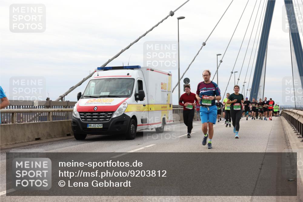 03.10.2025 - Köhlbrandbrückenlauf Lena Gebhardt http://msf.ph/oto/9203812 03.10.2025 15:54:23 Position 2 42, 85, 1, 4249 meine-sportfotos.de