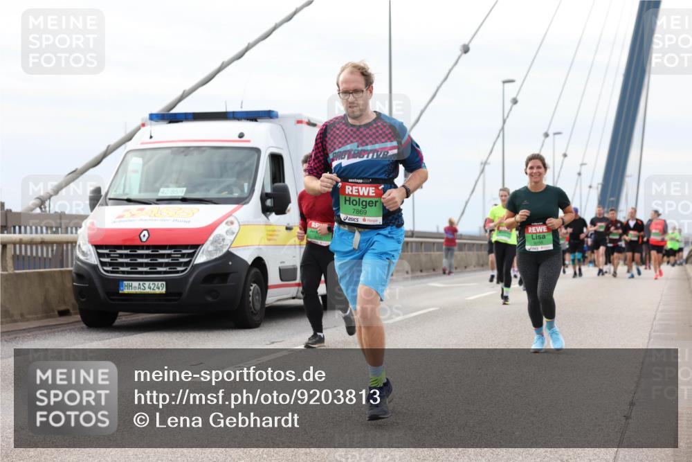 03.10.2025 - Köhlbrandbrückenlauf Lena Gebhardt http://msf.ph/oto/9203813 03.10.2025 15:54:25 Position 2 42, 85, 4249, 7869 meine-sportfotos.de