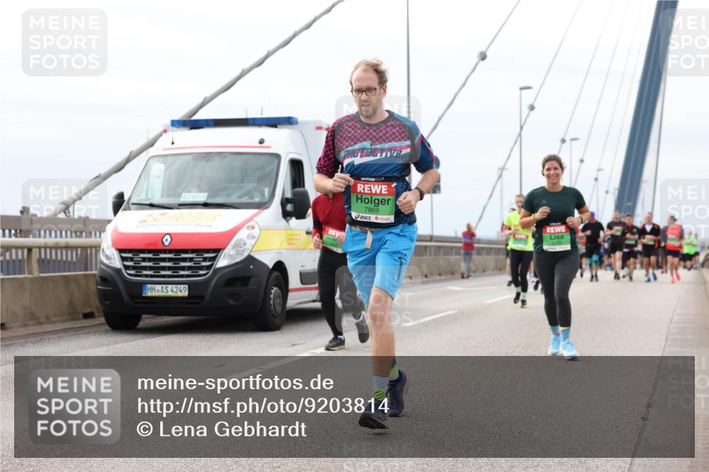 03.10.2025 - Köhlbrandbrückenlauf Lena Gebhardt http://msf.ph/oto/9203814 03.10.2025 15:54:25 Position 2 4249, 2854, 7869 meine-sportfotos.de