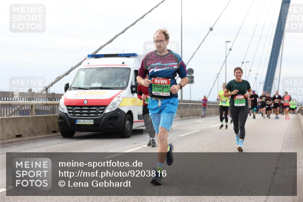 03.10.2025 - Köhlbrandbrückenlauf Lena Gebhardt http://msf.ph/oto/9203816 03.10.2025 15:54:25 Position 2 4249, 7869 meine-sportfotos.de