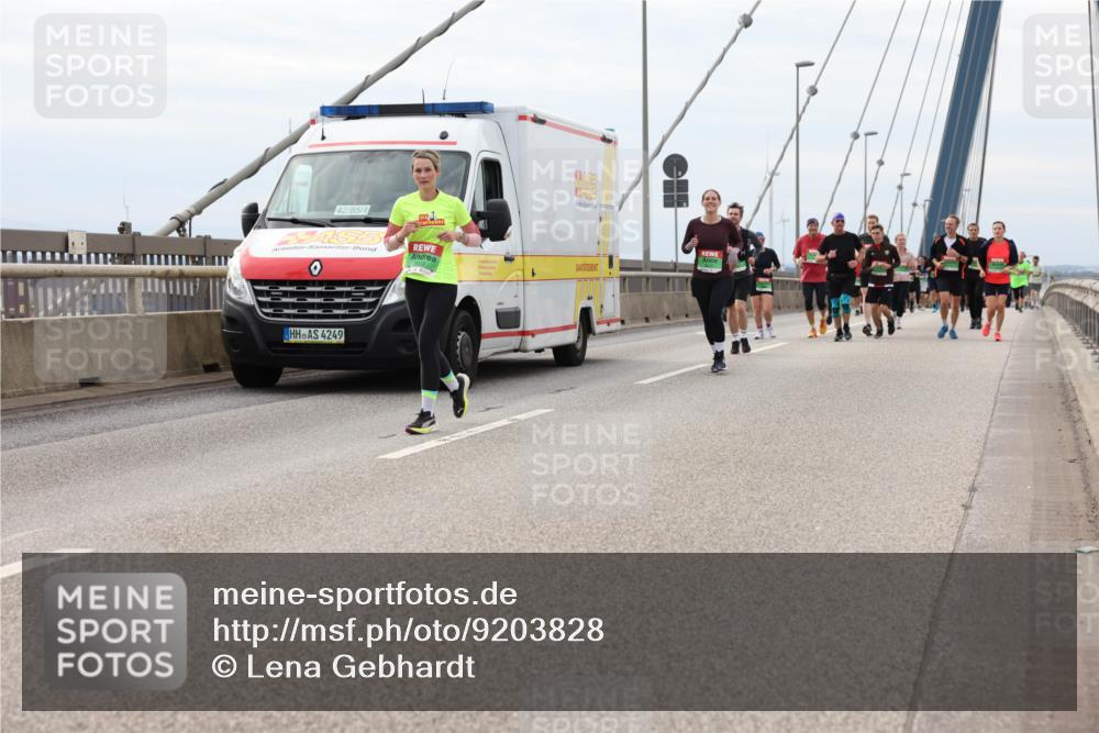 03.10.2025 - Köhlbrandbrückenlauf Lena Gebhardt http://msf.ph/oto/9203828 03.10.2025 15:54:28 Position 2 42, 85, 4, 4249 meine-sportfotos.de