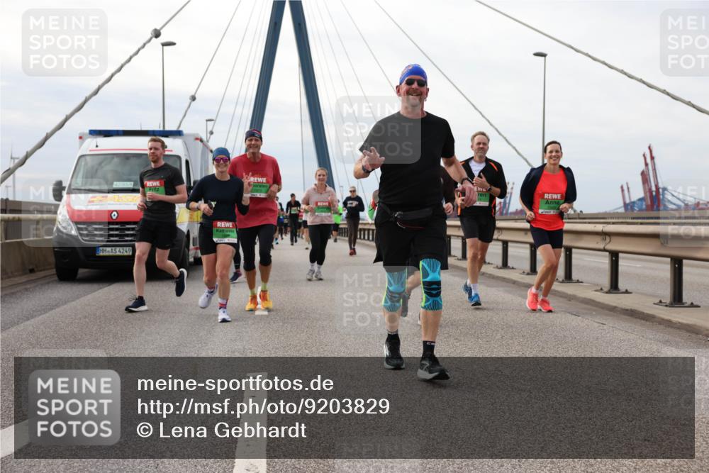 03.10.2025 - Köhlbrandbrückenlauf Lena Gebhardt http://msf.ph/oto/9203829 03.10.2025 15:54:36 Position 2 42, 85, 4249, 7973 meine-sportfotos.de