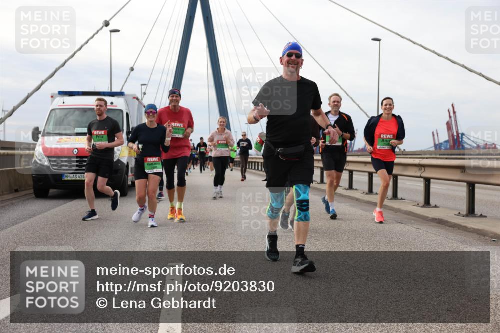 03.10.2025 - Köhlbrandbrückenlauf Lena Gebhardt http://msf.ph/oto/9203830 03.10.2025 15:54:36 Position 2 42, 85, 424, 7973 meine-sportfotos.de