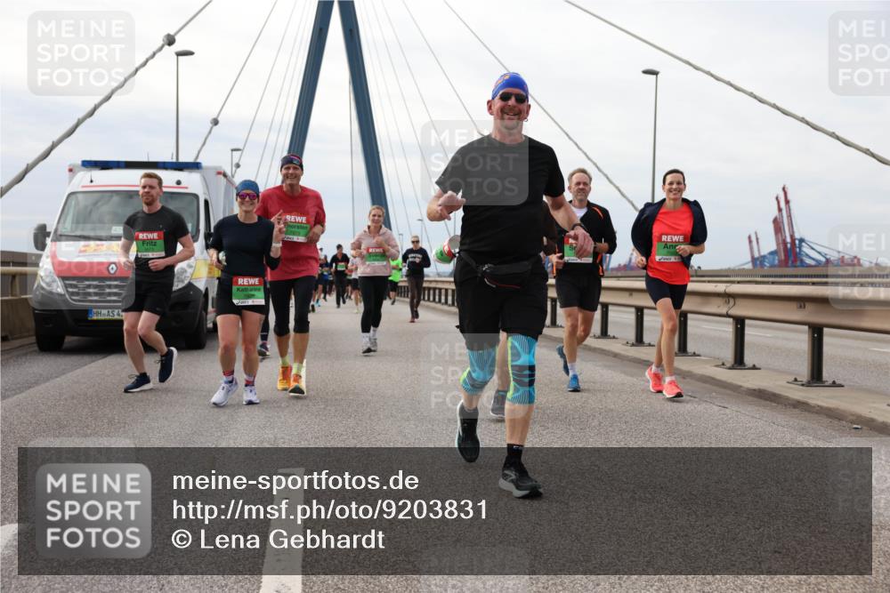 03.10.2025 - Köhlbrandbrückenlauf Lena Gebhardt http://msf.ph/oto/9203831 03.10.2025 15:54:36 Position 2 4 meine-sportfotos.de