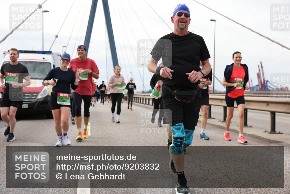 03.10.2025 - Köhlbrandbrückenlauf Lena Gebhardt http://msf.ph/oto/9203832 03.10.2025 15:54:36 Position 2 249 meine-sportfotos.de